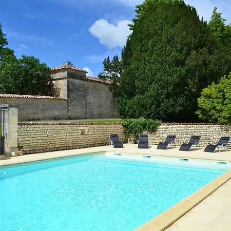 Дом отдыха Ancien Moulin Renove Avec Piscine Et Jardin, Ideal Familles, Vignobles Du Cognac - Fr-1-653-88 *